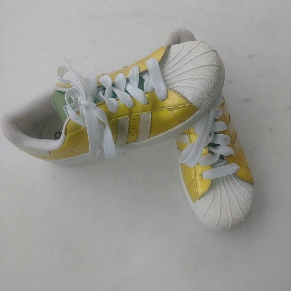 Adidas shell toe